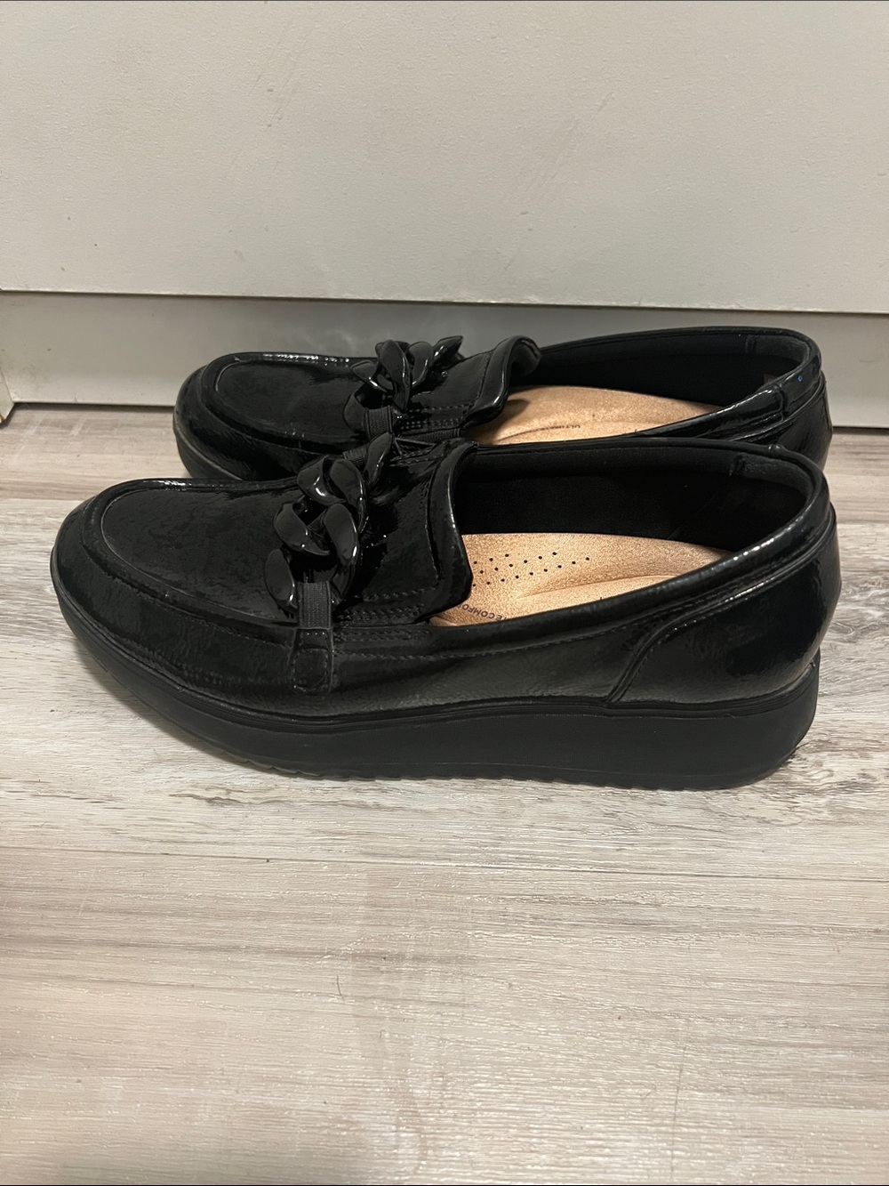 Woman Black Platform Loafers with Decorative Chain